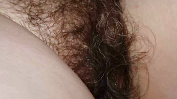 دختر سبزه انحنادار با سینه‌های طبیعی مورد ضرب و شتم قرار دانلود فیلم سکسی الکسیس گرفته است
